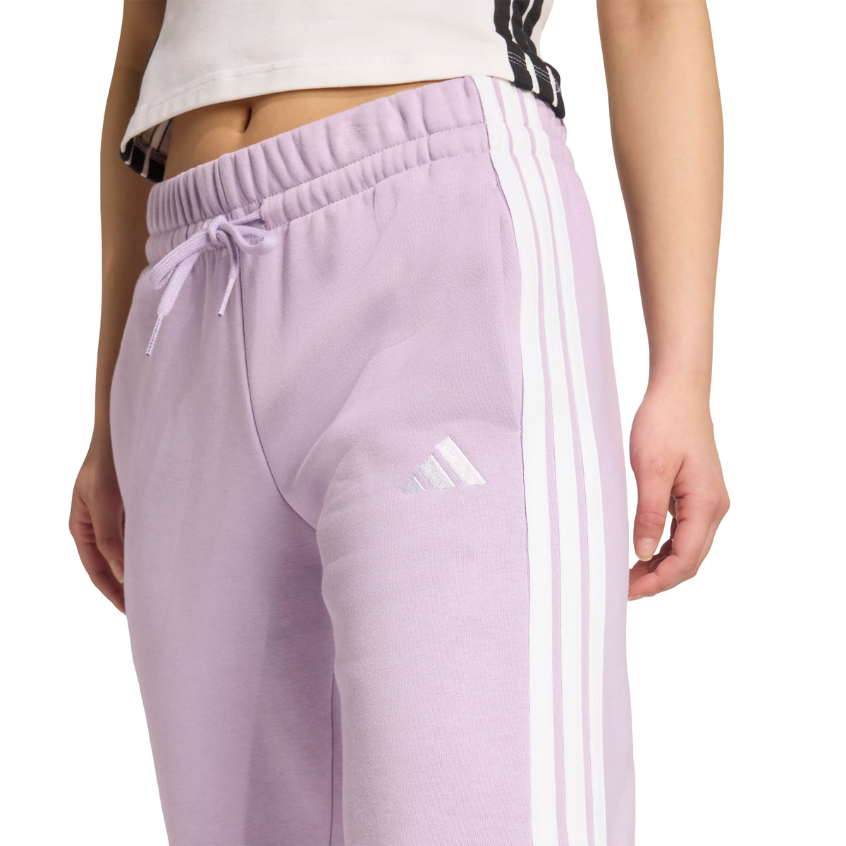 Adidas Pantaloni Slim Essentials In Tessuto Felpato 3 Strisce. Viola