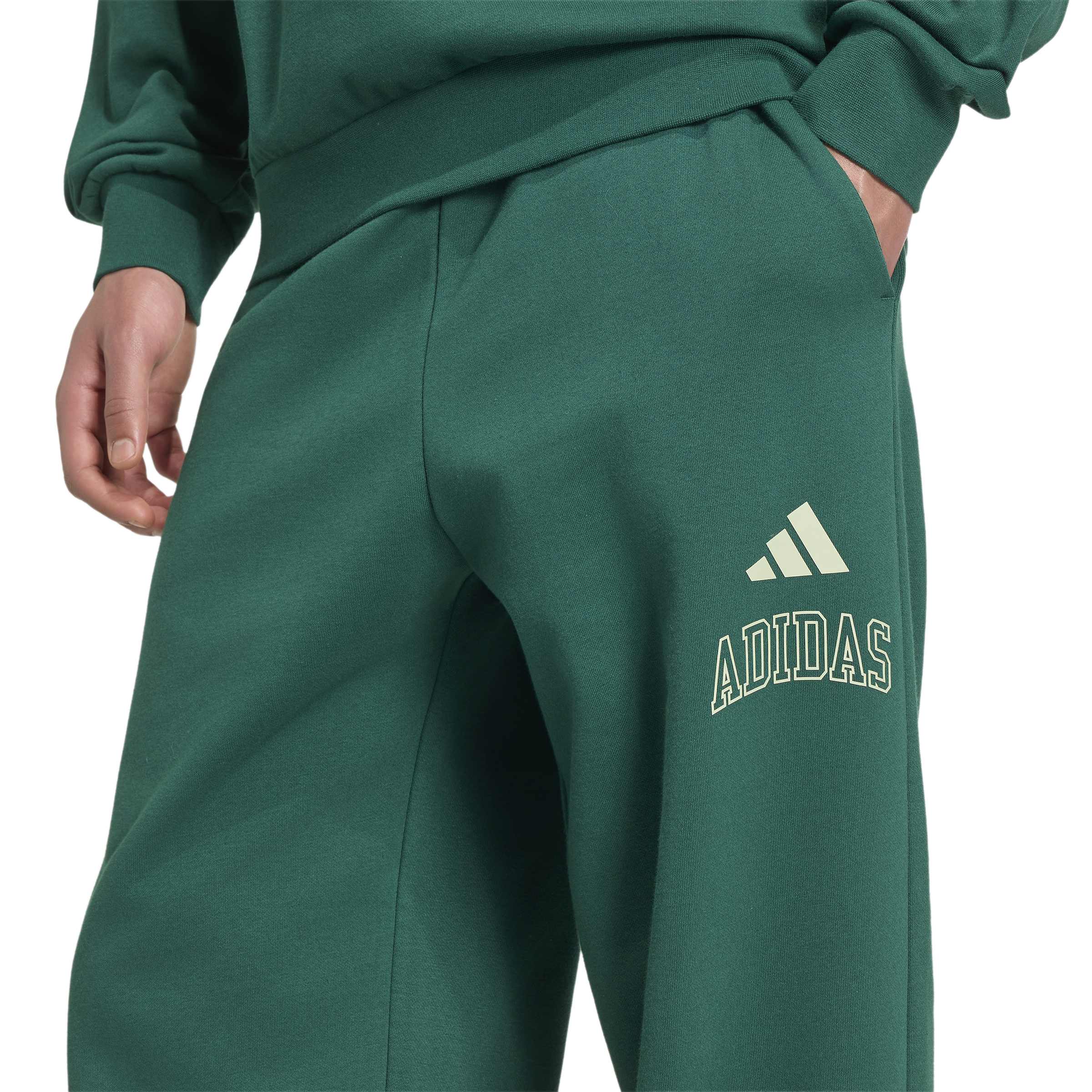 Adidas Pantaloni In Tessuto Felpato con Orlo Seasonal Essentials College Verde