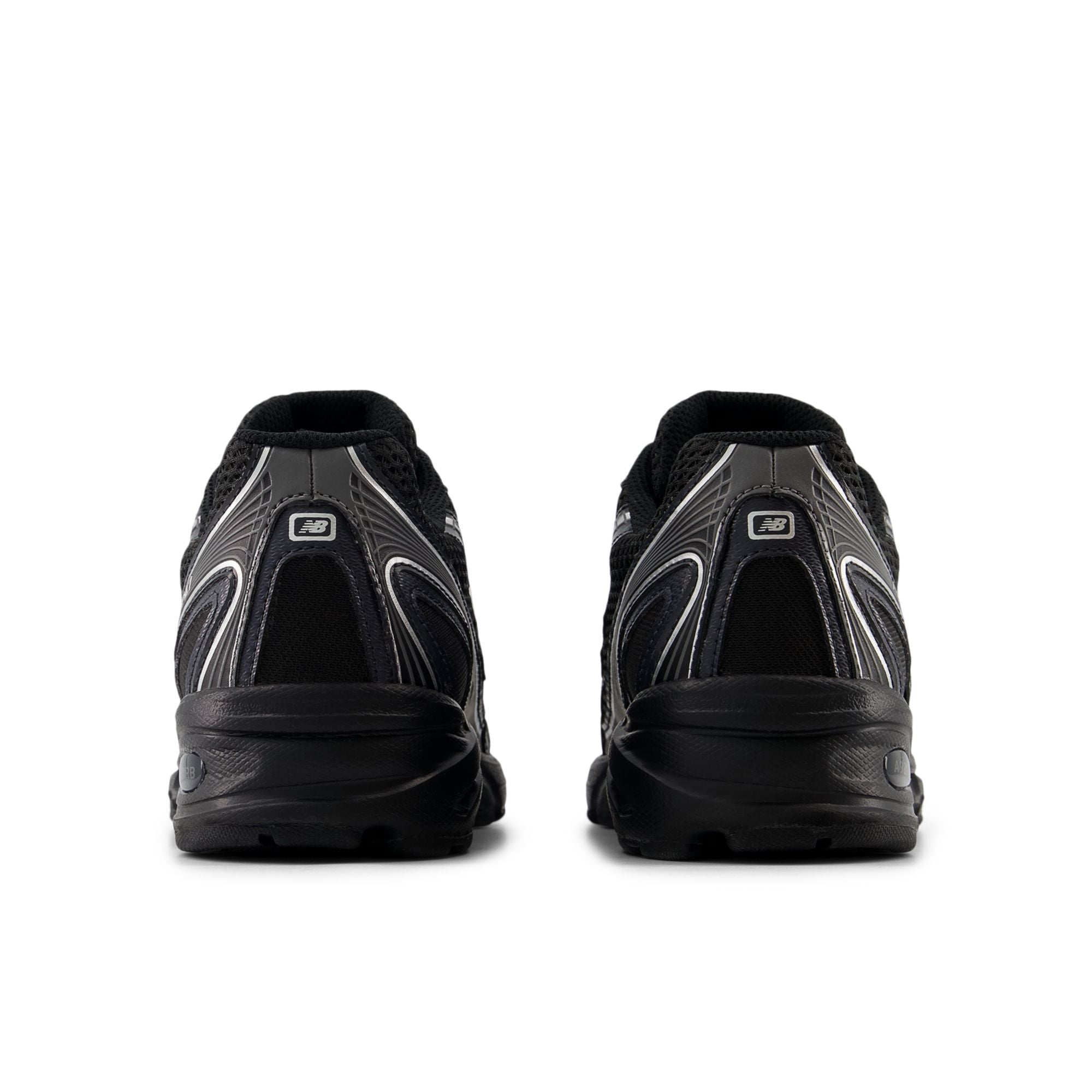 New Balance Black / Silver