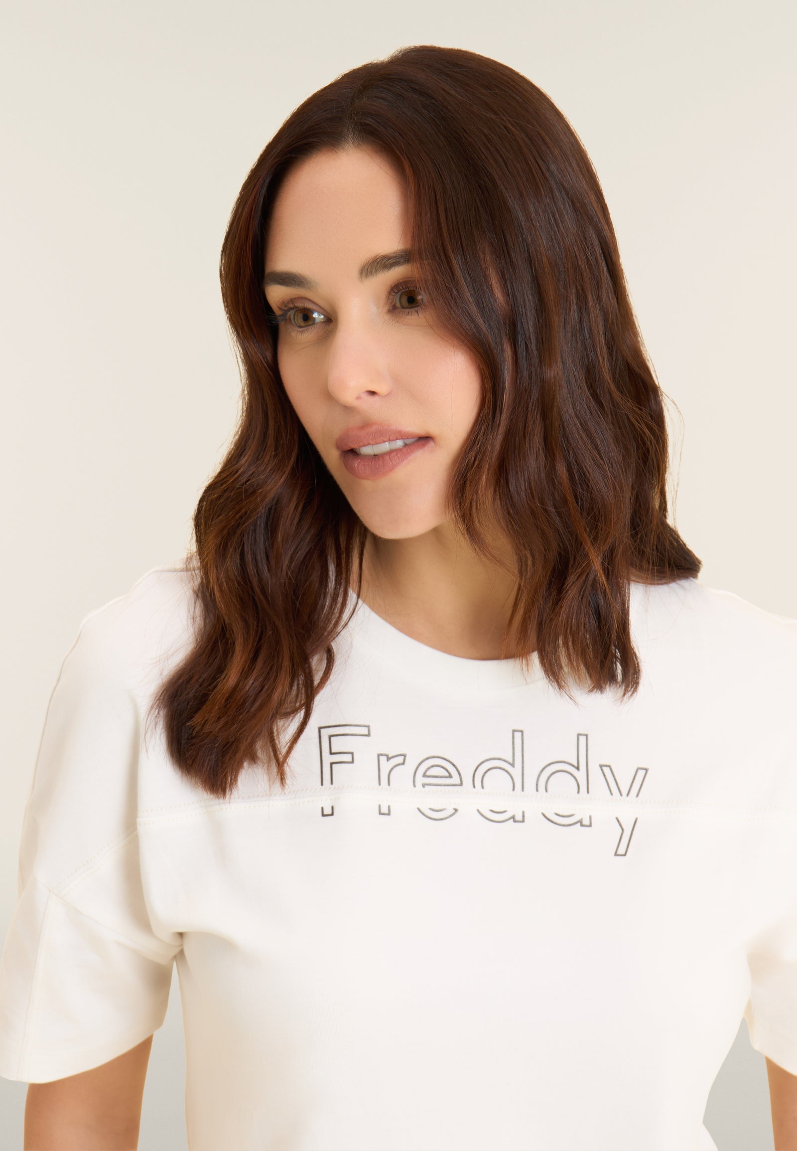 T-Shirt Boxy Cropped con Scollo Rotondo