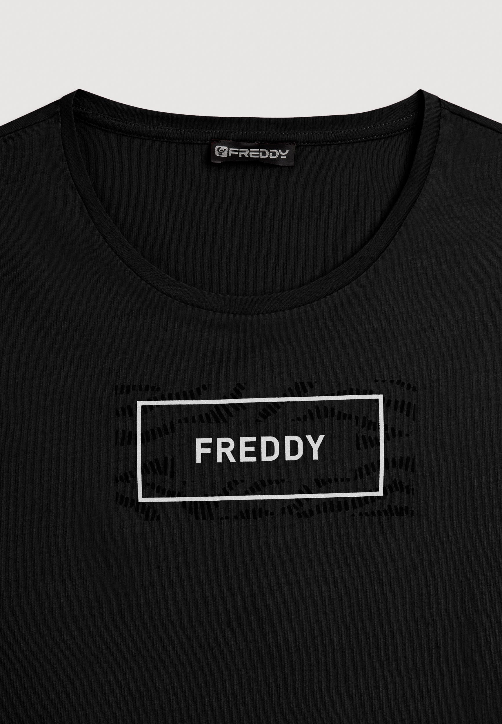 Freddy T-Shirt Logo su Grafica Ondulata Nero