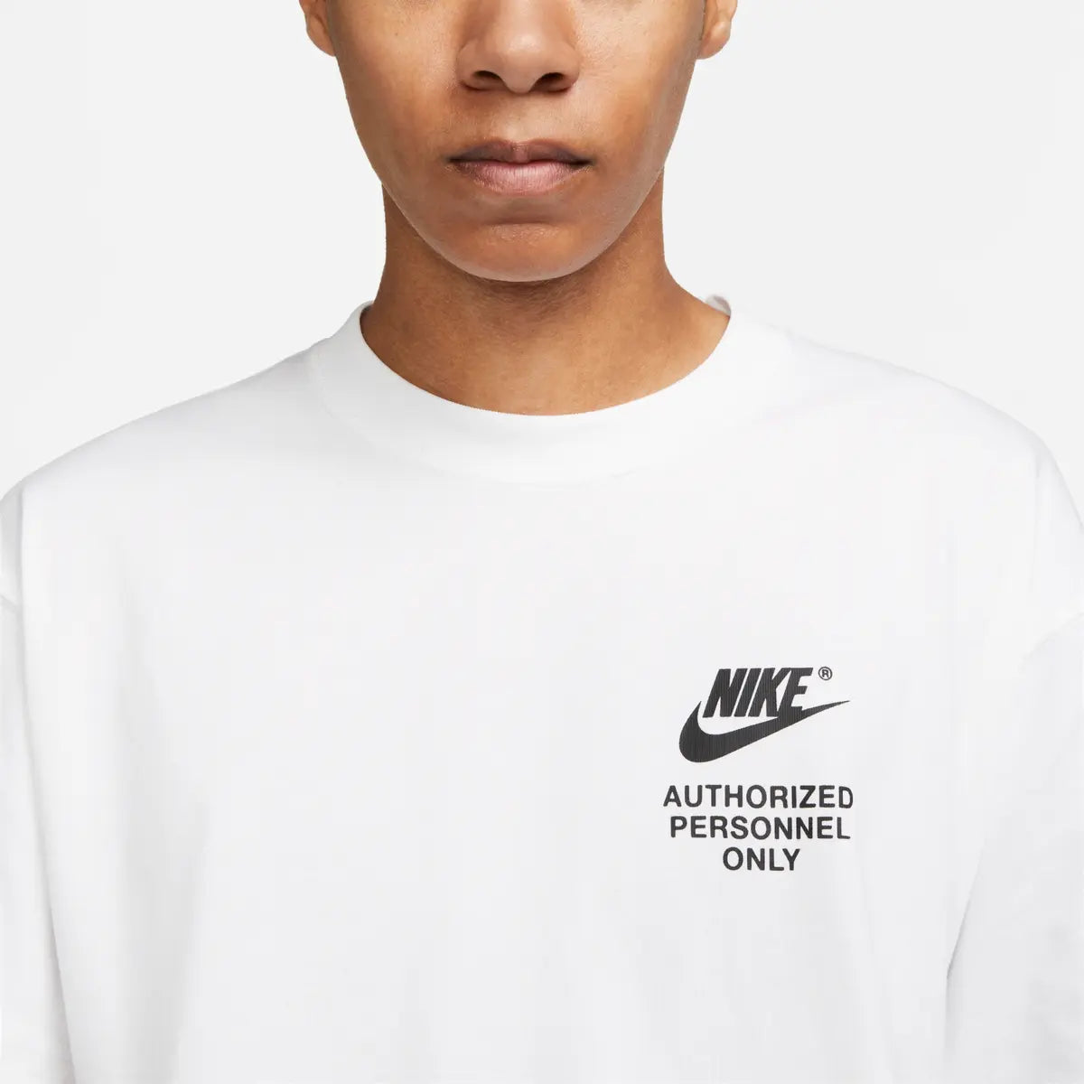 Nike T-Shirt Sportswear Authorized Personnel Bianco