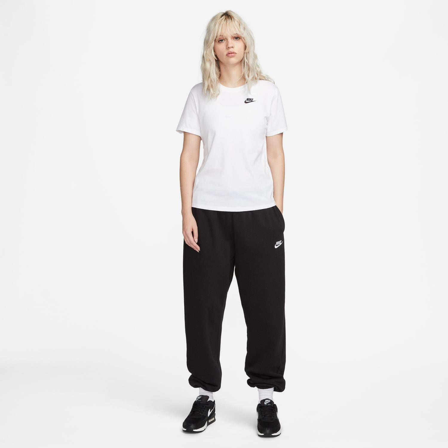 Nike T-shirt Sportswear Club Essentials Bianco
