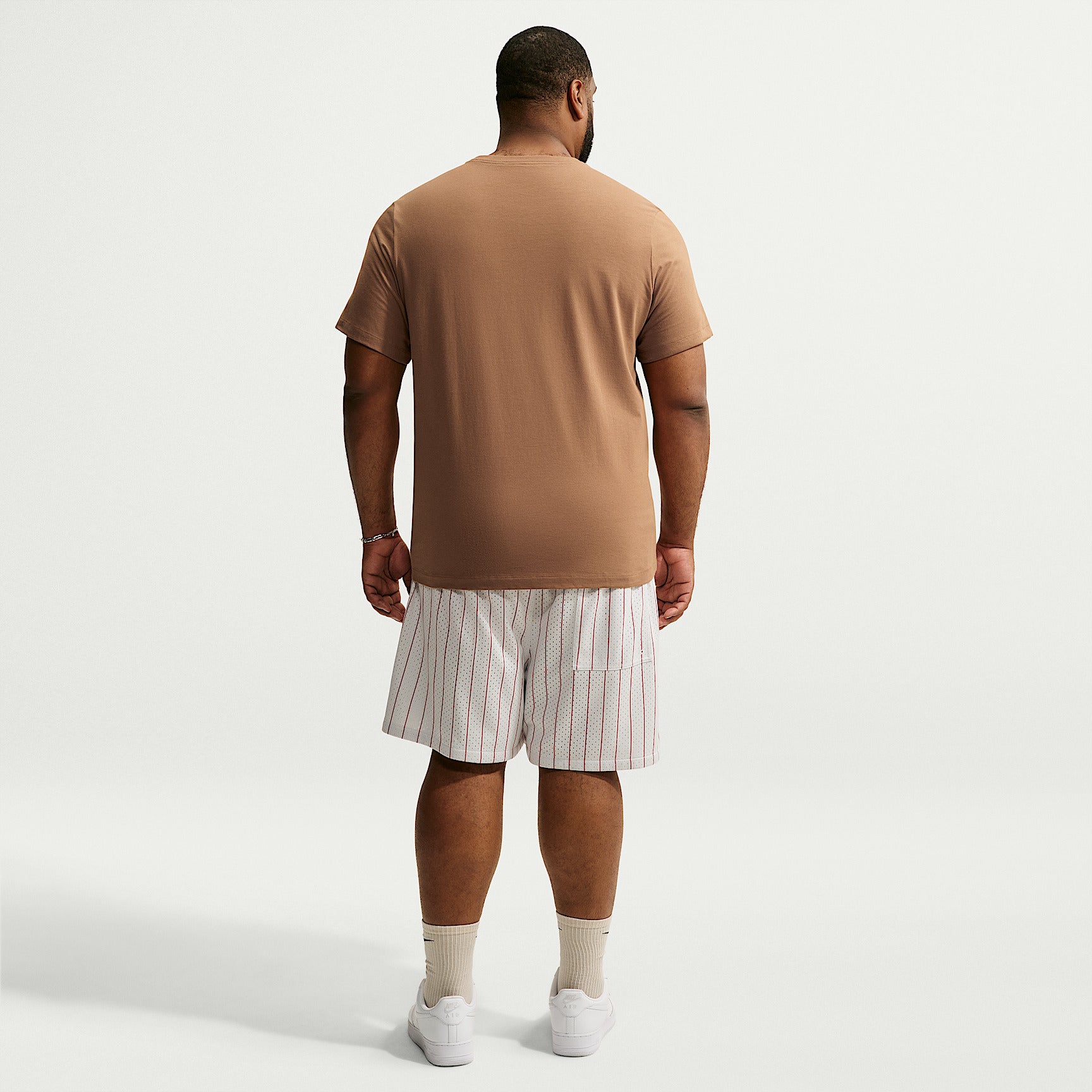 T-Shirt Sportswear Club - Marrone
