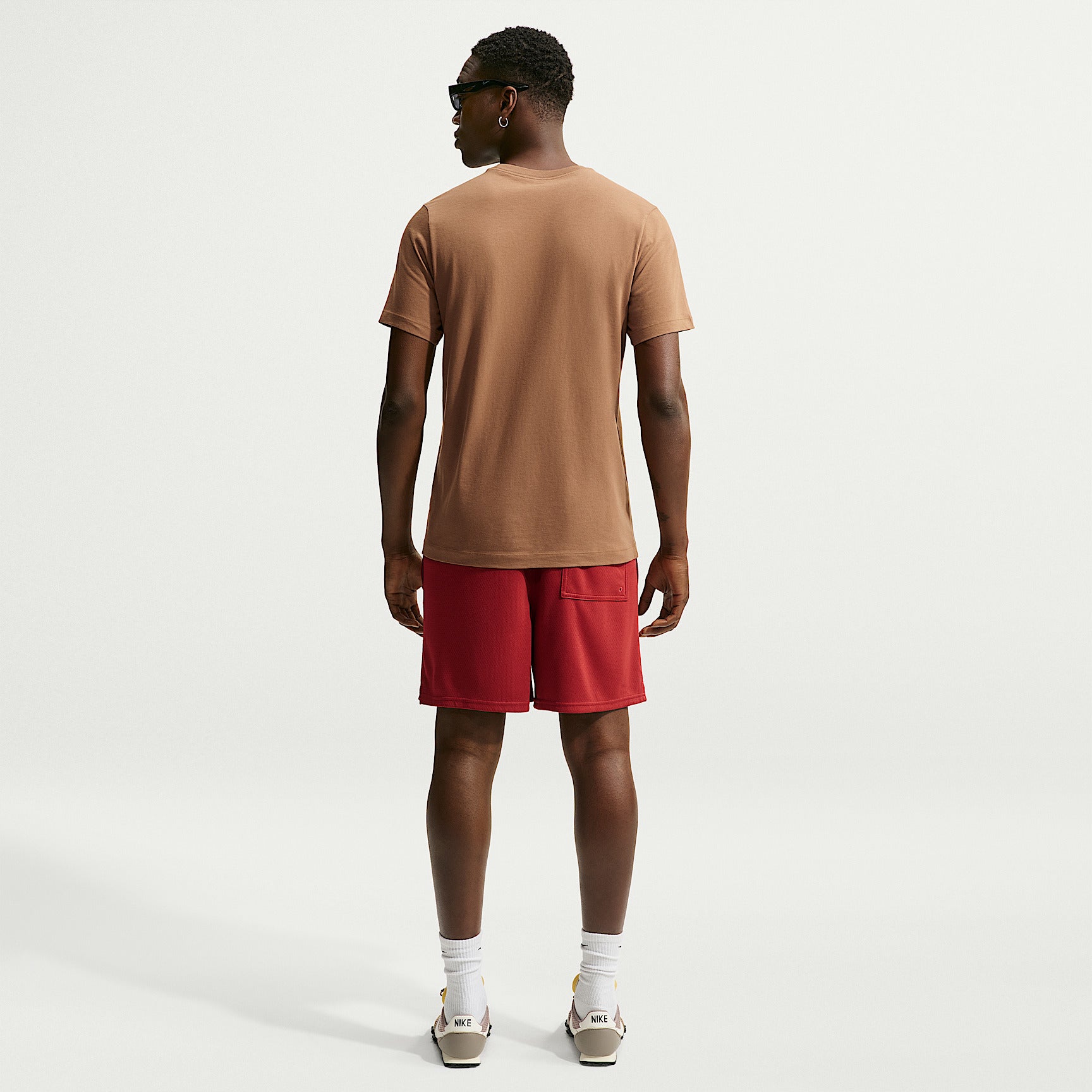 T-Shirt Sportswear Club - Marrone
