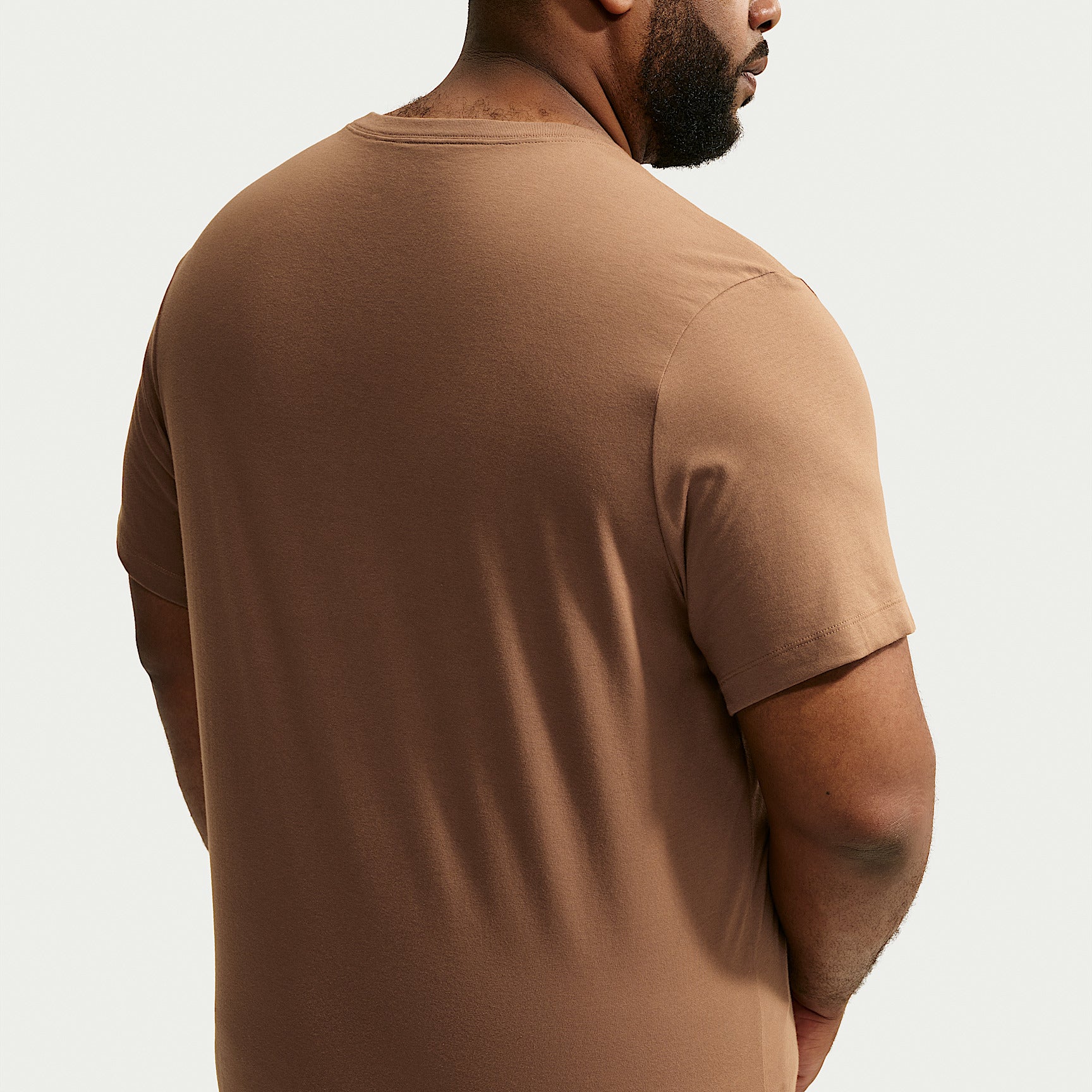 T-Shirt Sportswear Club - Marrone