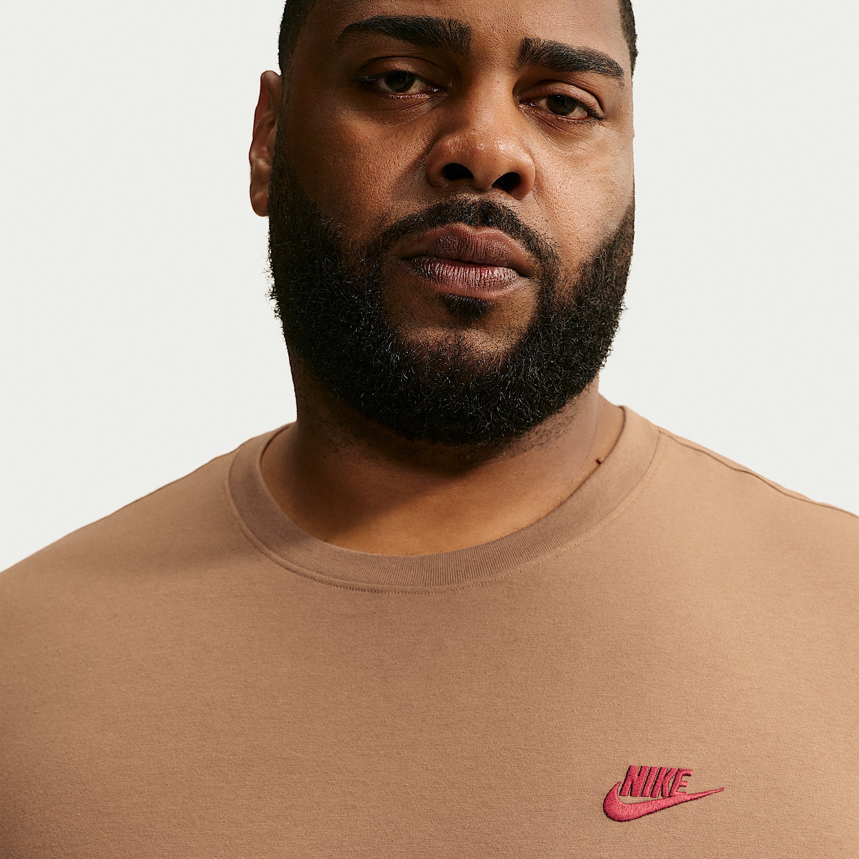 T-Shirt Sportswear Club - Marrone