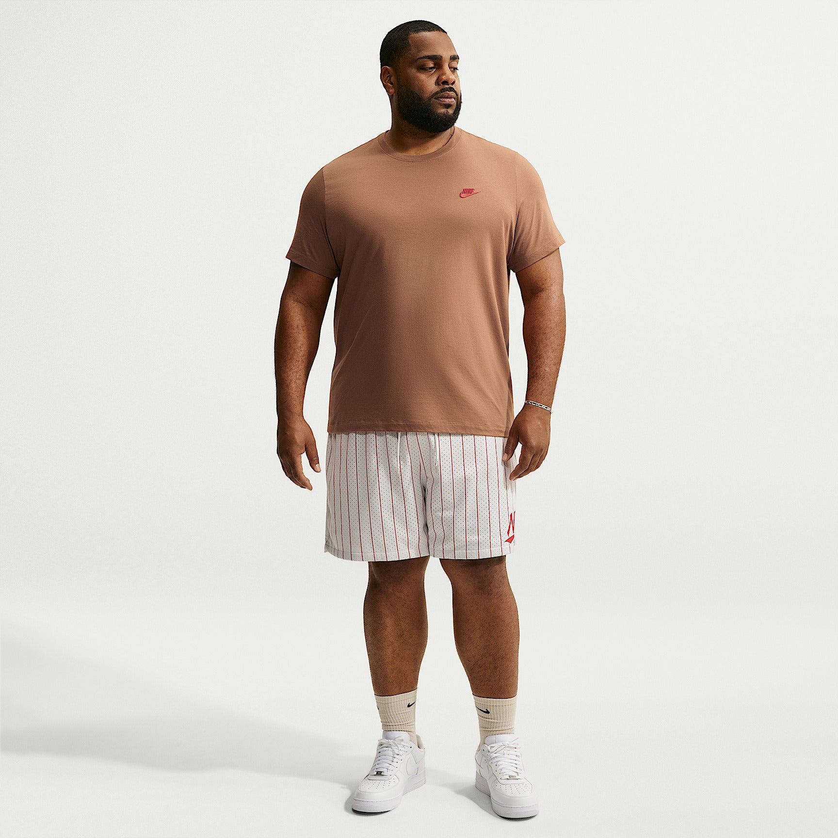 T-Shirt Sportswear Club - Marrone